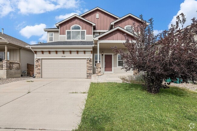 Building Photo - Nice Big Home, close to Ft Carson, Updated...