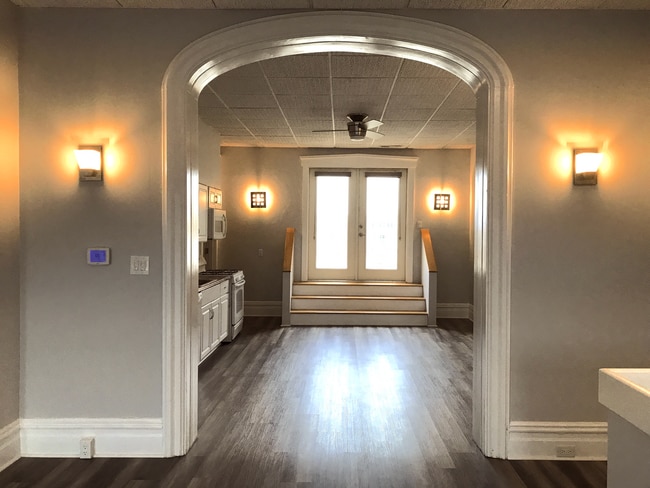 Spacious urban living - 706 E Main St Apartment Unit A