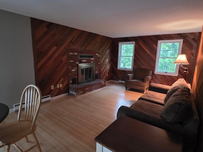21 Garrison Ln