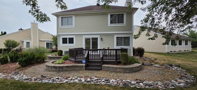 Photo - 380 Huntington Ct