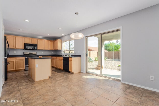 Photo - 25577 W Whyman St