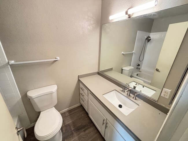 Photo - 4300 N Lamont St