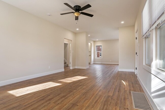 Photo - 657 S Weinbach Ave