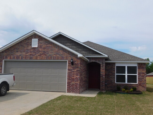 Beautiful 3 bedroom, 2 bath home in The Coves. - 4656 W Fairbanks Way