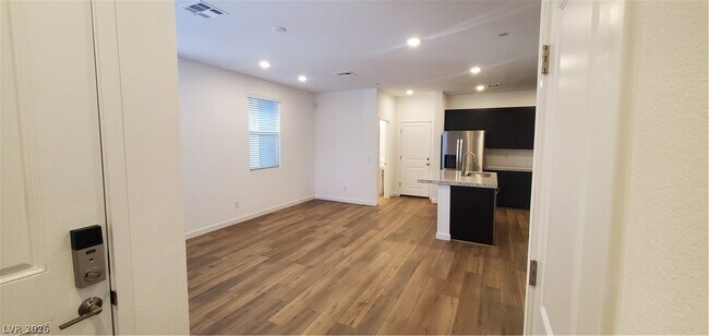 Photo - 184 Wewatta Ave