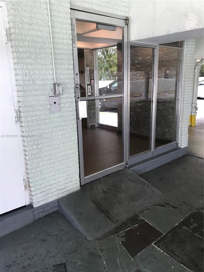 Photo - 1732 Meridian Ave Unit 502