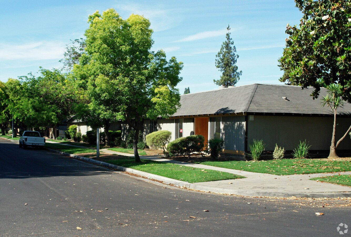 Huntington Gardens - Huntington Gardens Apartments