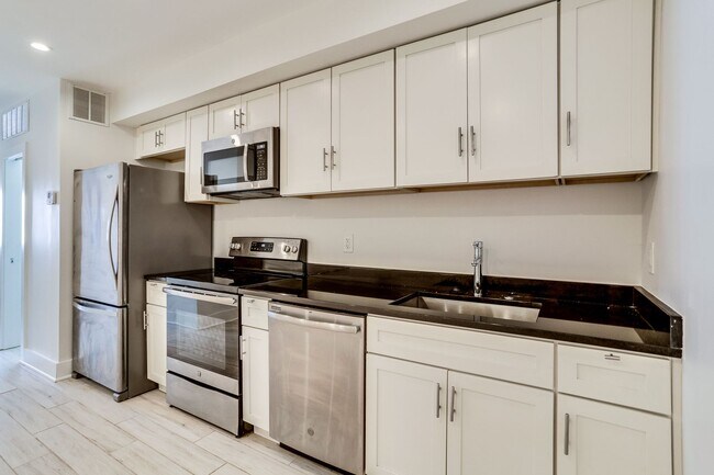 Photo - 727 Quebec Pl NW Unit B