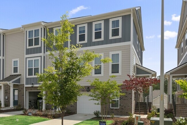 Building Photo - End Unit Townhome | Washer/ Dryer Included...