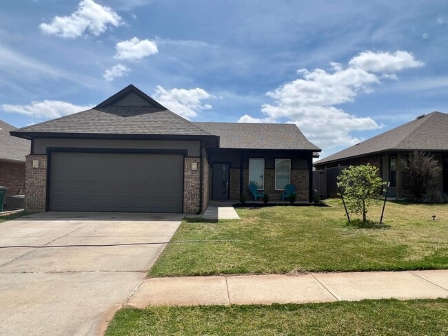 Building Photo - A Very Beautiful and Spacious 3 Bedroom 2 Bath in Yukon