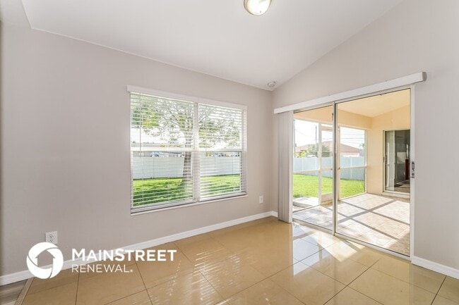 Photo - 1425 SW 6th Pl