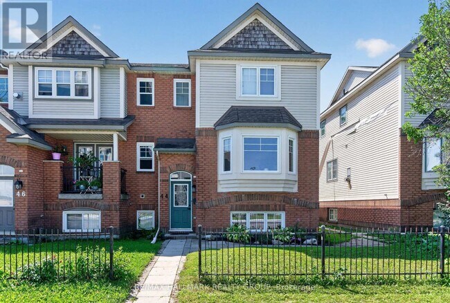Photo - 44 Centrepointe Dr