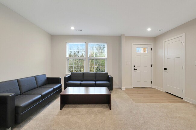 Photo - 155 Canterbury Way