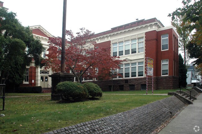 Grammary Court Apartments - Grammary Court Apartments