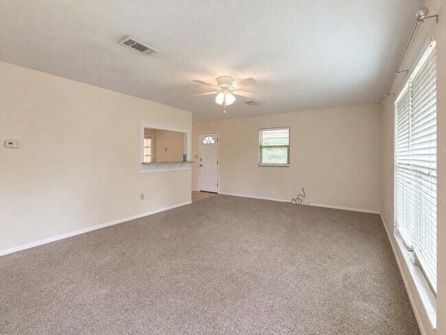 "Charming 3-Bedroom Oasis in Fort Walton Beach!"
