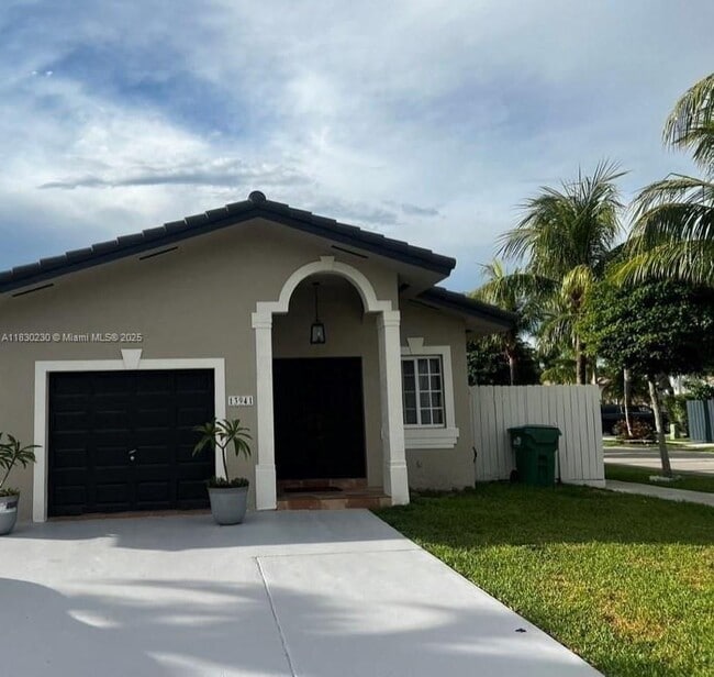 Building Photo - 13941 SW 13th St Rental