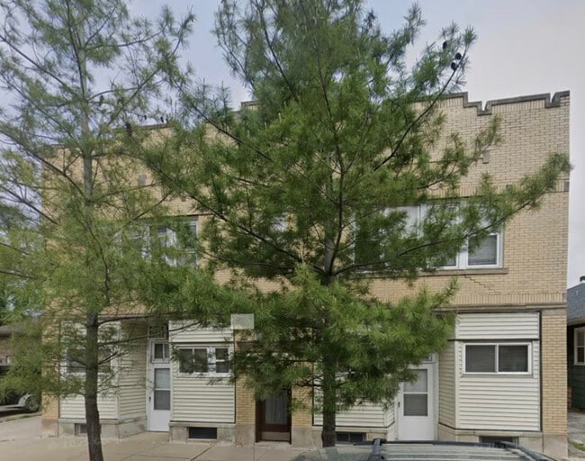 Building Photo - 1014 E Prairie Ave