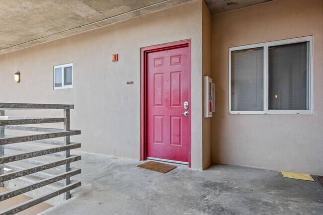 Photo - 711 W 26th St Unidad 700