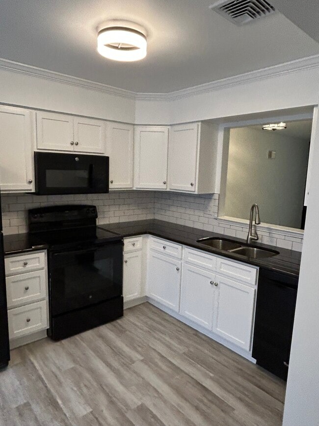 Photo - 133 Delancy Pl