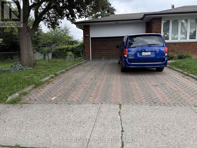 Photo - 27 Kingsview Blvd
