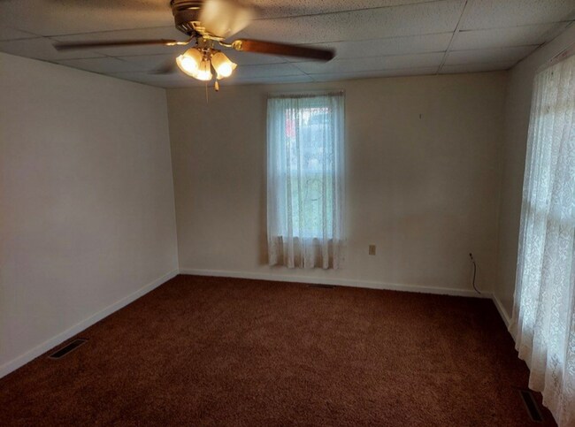 Photo - 122 Maple St