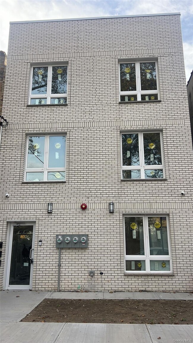 Building Photo - 518 Thatford Ave Unit 2