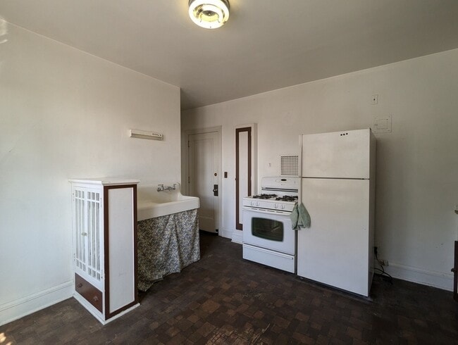 Photo - 509 E 7th St Unit Apt. F