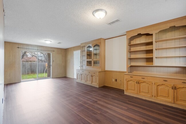 Photo - 2202 State St