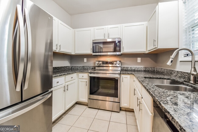 Photo - Room in House on Etheridge Dr NW