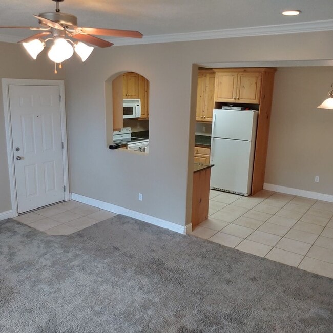 Building Photo - Nice main floor 3 BR 2 BTH Condo in awesome PG location Unit 38
