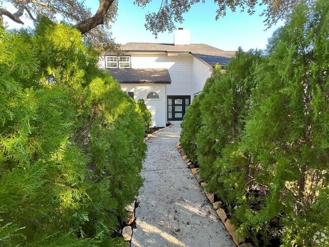 Building Photo - 3203 Country Club Blvd Rental