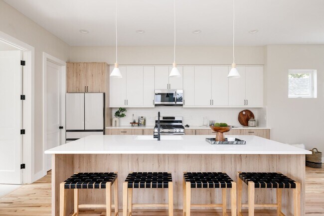 Photo - LUX 4BD, 3BA Home with 2-Car Garage and Ba...