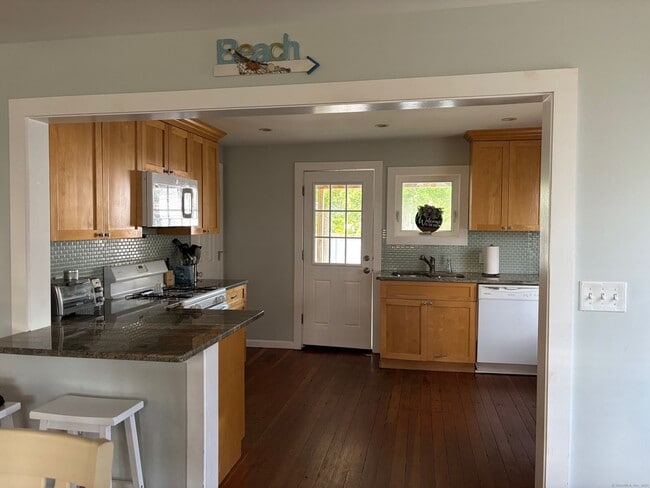 Photo - 799 Rowland Rd