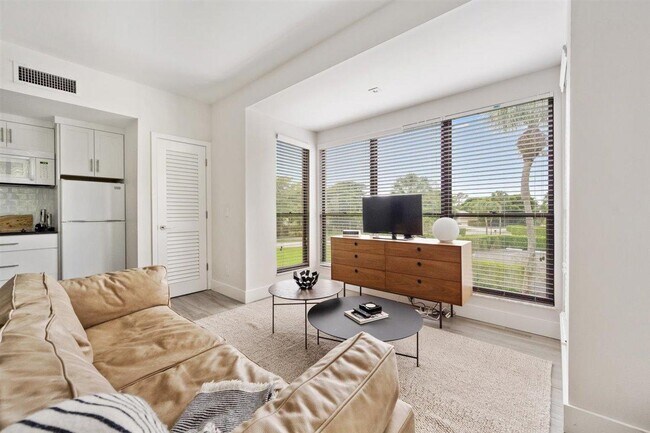Photo - 11818 Pebblewood Dr Unit 201