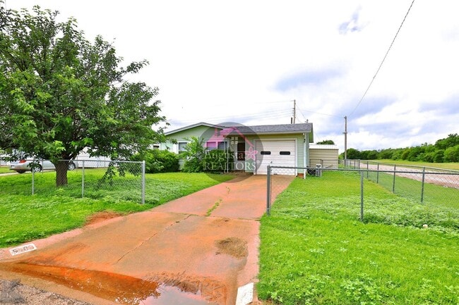 Photo - 3 Bedroom With Fresh Updates!