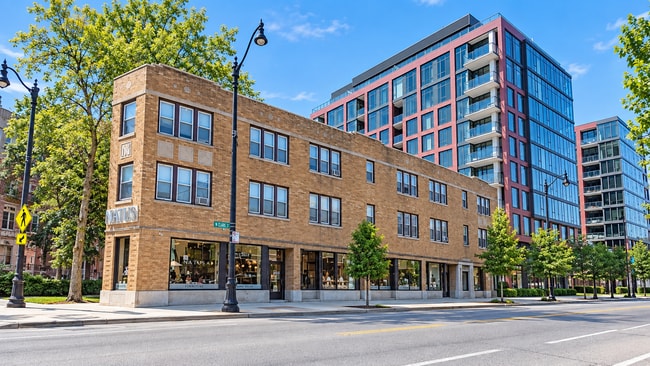 Building Photo - 2512 N Lincoln Ave Unit 2