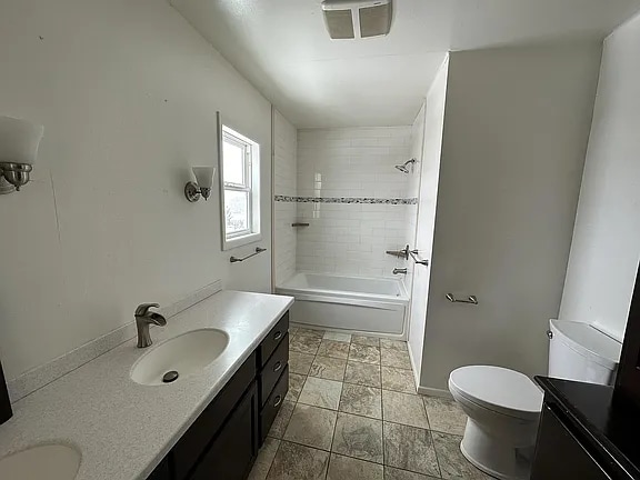 Photo - 205 Holland Ln