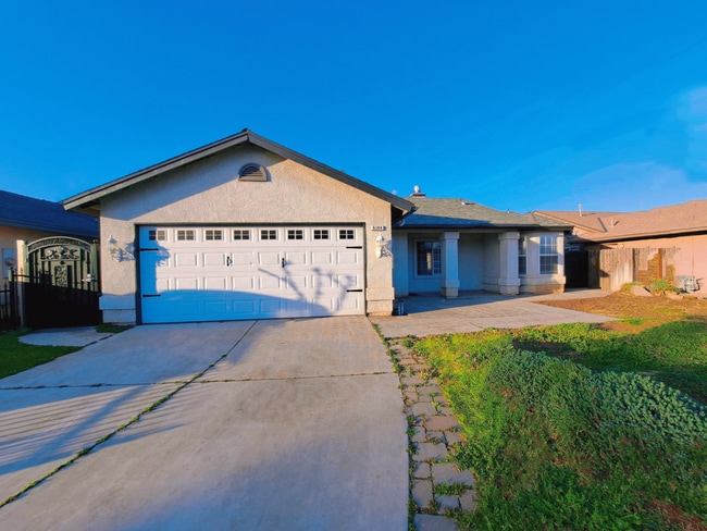 Building Photo - Move-In Special: First Month Free—Don’t Mi... Rental