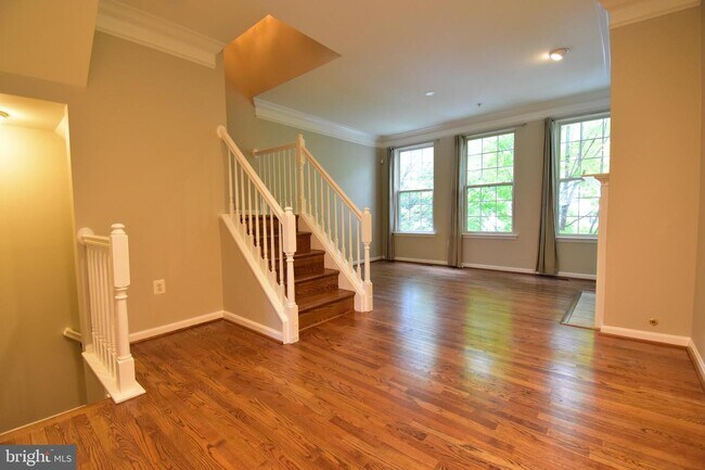 Photo - 5053 Kilburn St