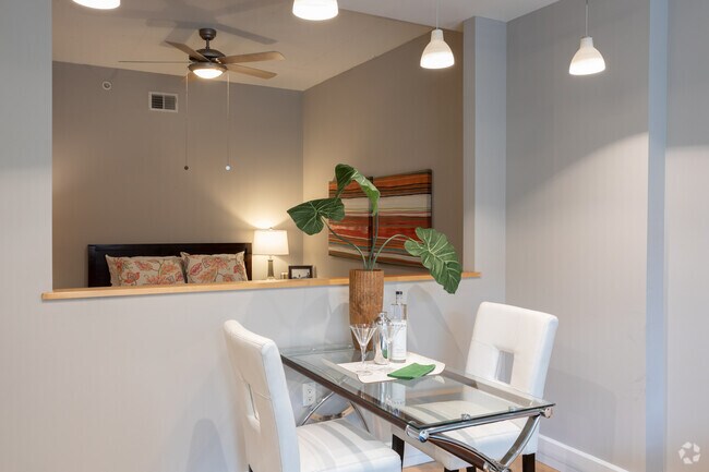 1BR, 1BA - 614 SF