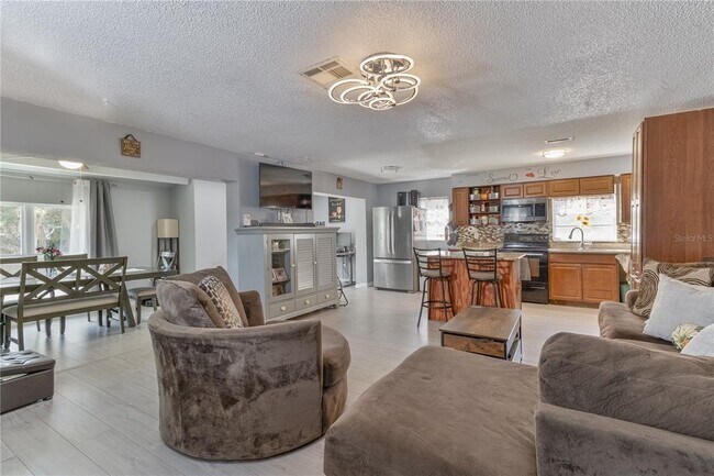 Photo - 3112 Oranole Rd