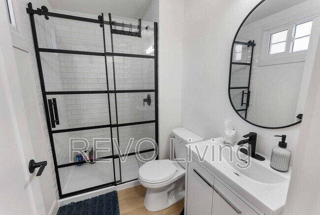 Photo - 7701 Lundy's Ln