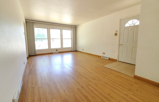 Photo - 14424 Sanderson Ave