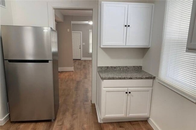 1445 Yates St Unit Lower