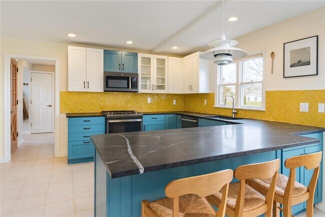 Photo - 400 3rd Beach Rd