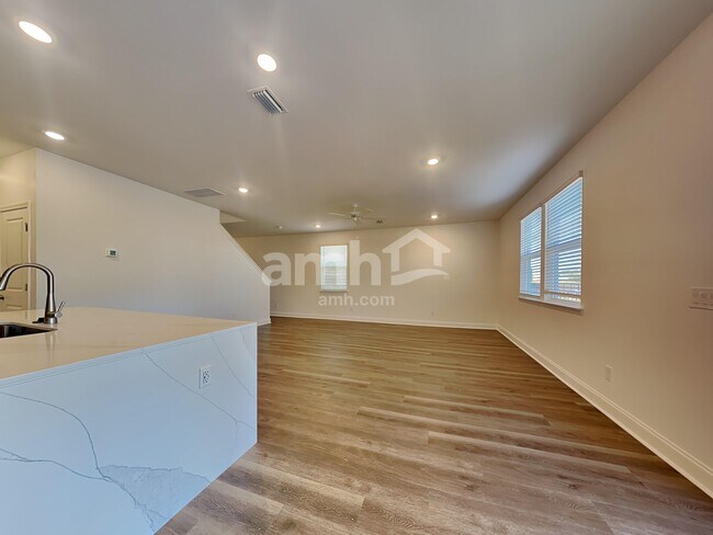 Photo - 318 Calla Lily Ct