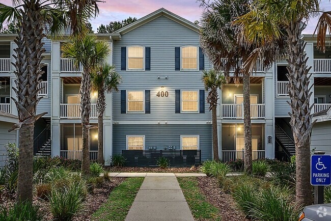 Building Photo - MOVE IN SPECIAL - 50% off First Month's Re... Rental