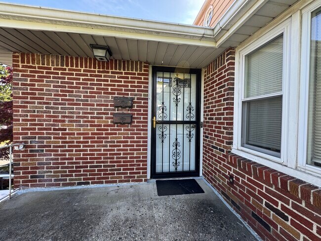 Photo - 1619-2 Ann St Unit 2