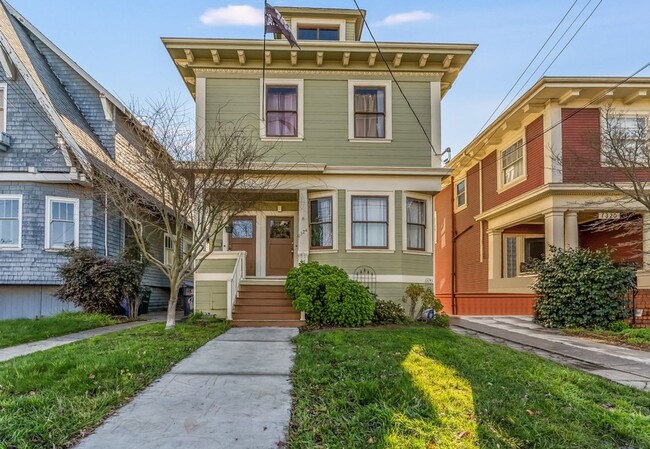Building Photo - 1324 Pearl St Unit 1/2