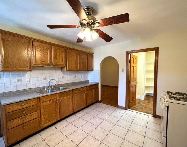 Photo - 225 Holland St